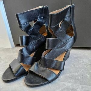 Size 7.5 Aldo Wedge Black Heels